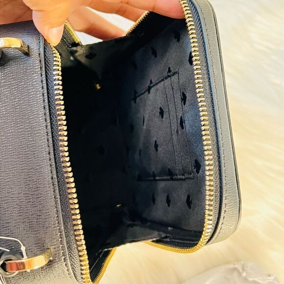 Disney X Kate Spade New York Minnie Mouse Daisy Vanity Crossbody Bag - Picture 9 of 11